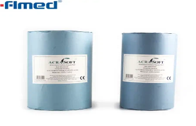 Como você aplica corretamente um rolo de gaze?